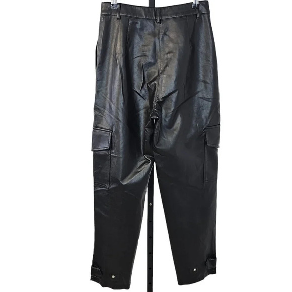 Aritzia Wilfred Modern Cargo Pant Size 6 Black Vegan Leather  High Rise Utility - Picture 2 of 10